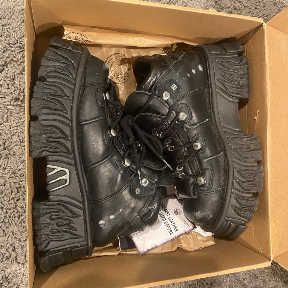 NEW ROCK BOOTS SZ 42 (UNISEX)